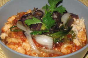 Fasole facaluita cu ceapa caramelizata