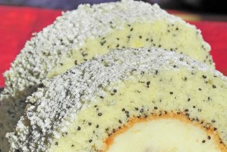 Rulada cu mac si crema de lamaie