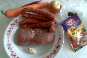 Muschiulet de porc cu carnati la cuptor