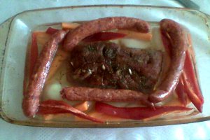 Muschiulet de porc cu carnati la cuptor
