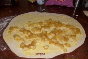Strudel cu mere si budinca de vanilie