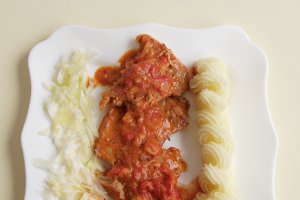 Muschi de porc in sos de rosii, picant