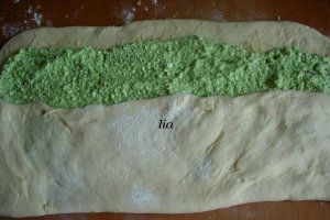 Colac cu branza, sunca si leurda