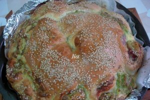 Colac cu branza, sunca si leurda