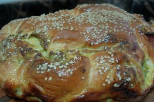 Colac cu branza, sunca si leurda