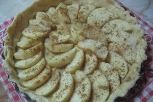 Tarta cu crema de vanilie si mere
