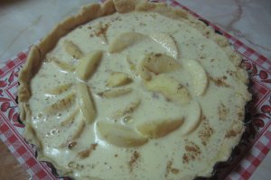 Tarta cu crema de vanilie si mere