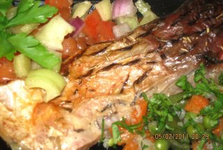 Crap la gratar cu sos salsa de rosii