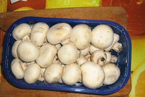 Pastrav salmonat cu legume si ciuperci la cuptor