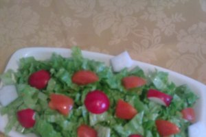 Salata verde cu rosii si ridichii