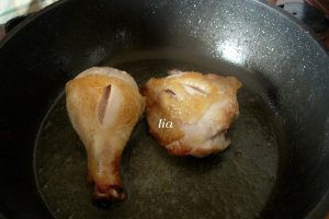 Pulpe de pui, pe pat de legume si leurda