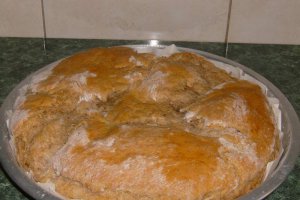 Paine neagra cu cartofi
