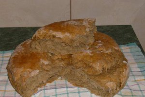 Paine neagra cu cartofi