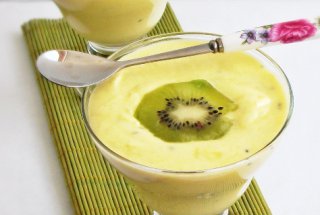 Crema de kiwi la pahar