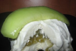 Inghetata de vanilie cu dulceata de pepene galben