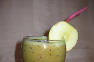 Smoothie de kiwi şi mere