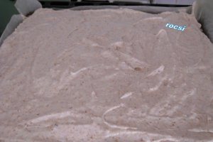 Pasca cu branza,crema de smantana si nuca
