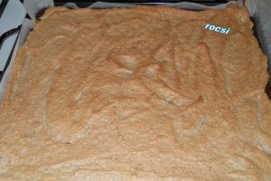 Pasca cu branza,crema de smantana si nuca