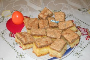 Pasca cu branza,crema de smantana si nuca