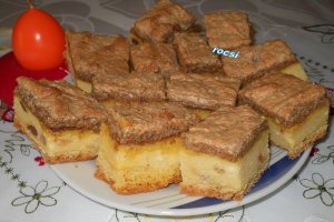 Pasca cu branza,crema de smantana si nuca