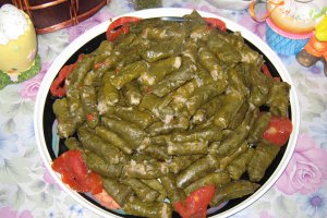 Sarmalute in foi de vita cu carne de oaie
