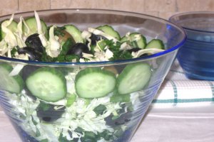 Salata de varza alba cu castraveti