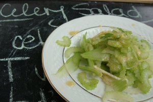 Salata de telina (apio)