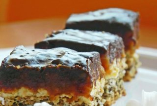 Prajitura cu ciocolata alba si nuci caramelizate