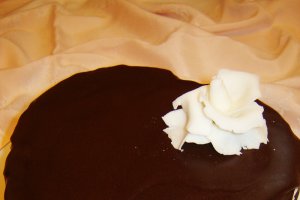 Tort aniversar cu ciocolata si lamaie