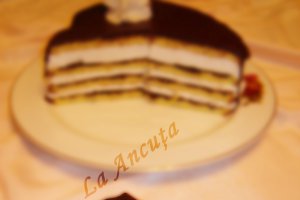 Tort aniversar cu ciocolata si lamaie