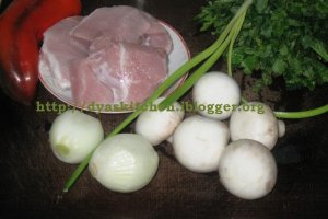 Tocanita de ciuperci cu carne