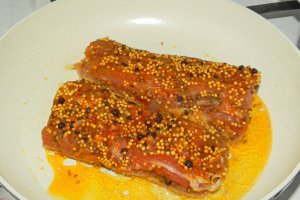 Muschiulet de porc in crusta de condimente
