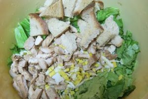 Salata Caesar cu pui