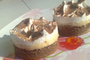 Prajitura cu crema de vanilie si bezea