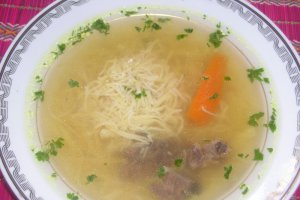 Supa de vitel cu taitei de casa