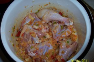 Carne de pui in sos de ceapa