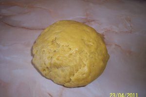 Pasca cu branza dulce si stafide