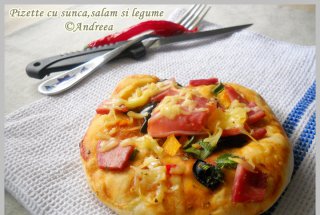 Pizette cu sunca,salam si legume