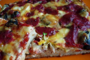 Pizza cu blat din paine
