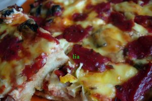 Pizza cu blat din paine