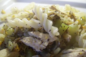 Fusilli cu pui si legume