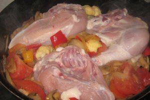 Pui cu legume ,ciuperci si galustele