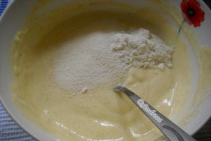 Băscuţe cu brânză şi stafide