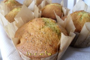 Briose cu seminte de mac (Poppy Seed Muffins)