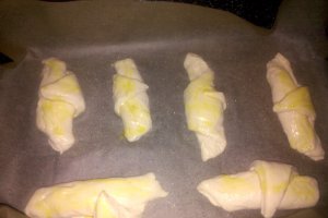 Croissante cu finetti din aluat foietaj ultrarapid