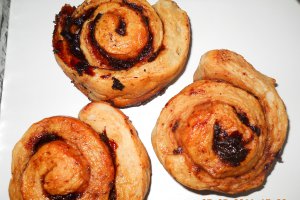 cuib de viespi cu dulceata de cirese
