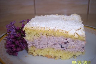 Pandispan cu crema de branza si mure