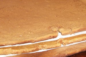 Foi de pandispan  cu crema de mascarpone si Angelli