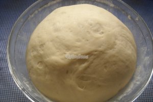 Croissante cu ciocolata
