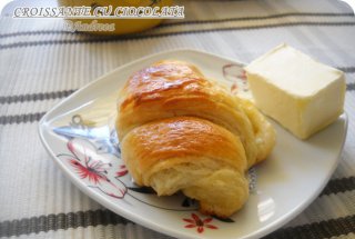Croissante cu ciocolata